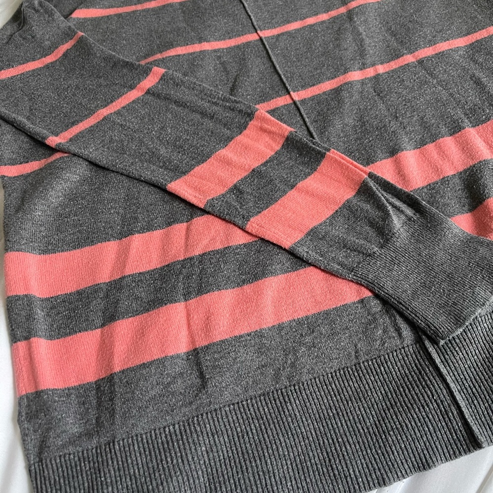 Express Women's striped V-neck Oversized Sweater with pocket - M